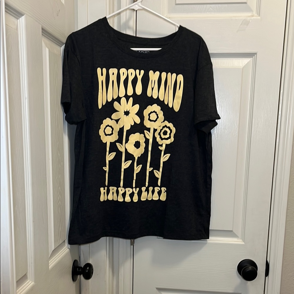 Grey Black Short Sleeve Tee with Happy Mind Graphic Design size XL